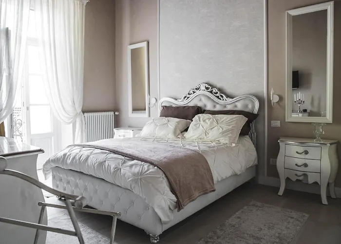 Belvedere Luxury Apartment, View On The Lucca Walls