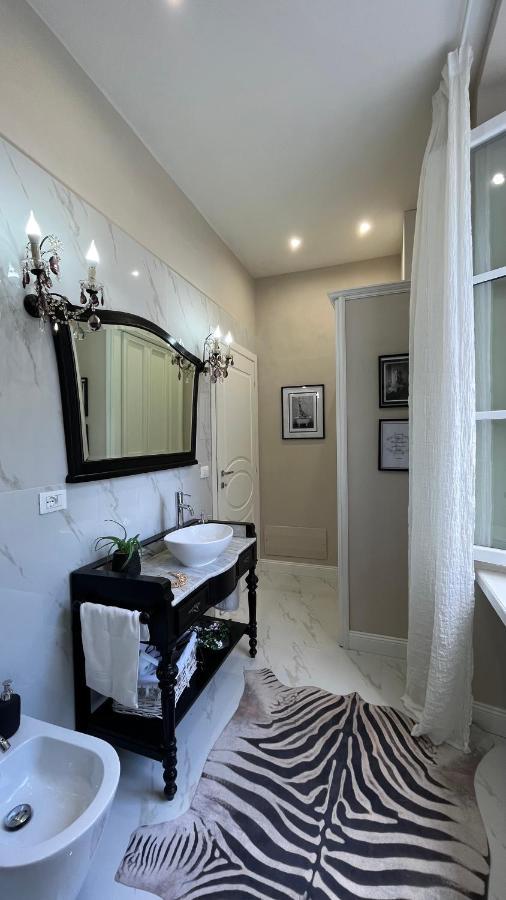 Belvedere Luxury Apartment, View On The Walls *