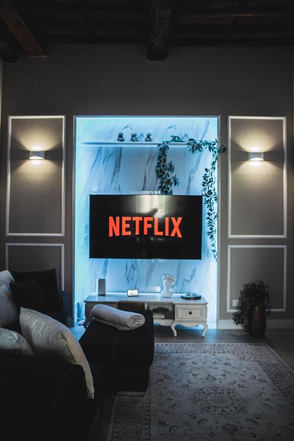 Belvedere Luxury Apartment, View On The Walls