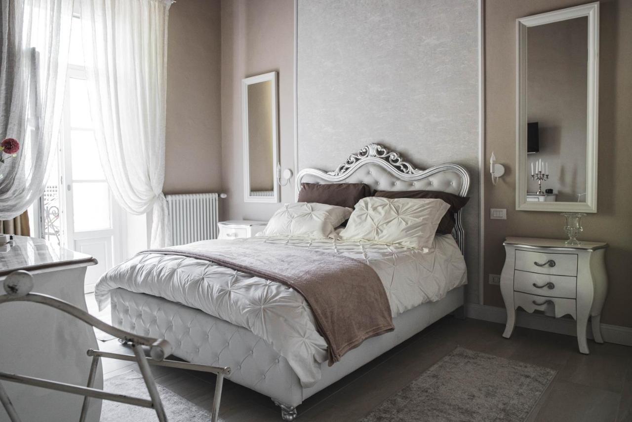 Belvedere Luxury Apartment, View On The Walls *