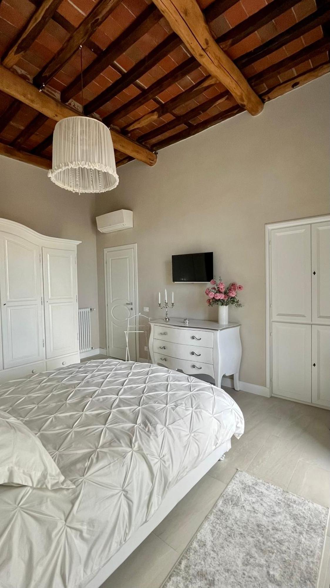 Belvedere Luxury Apartment, View On The Walls Lucques